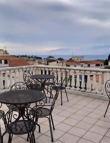 Alojamento de Acomodação e Pequeno-almoço Luxury 4*